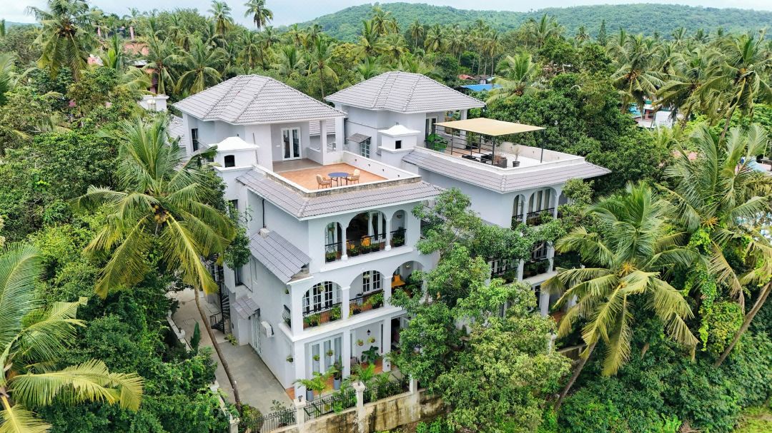 เอช คอทเทจส์ เบิร์ช | ฮิลล์ไซด์ 4-BHK ไฮด์อะเวย์ พร้อมสวนเขียวชอุ่ม สระว่ายน้ำส่วนกลาง และโซนเกม