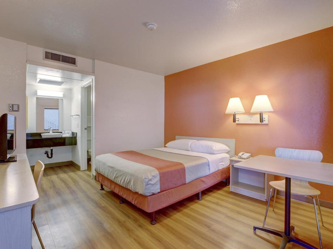 Motel 6 Corona, CA - Norco