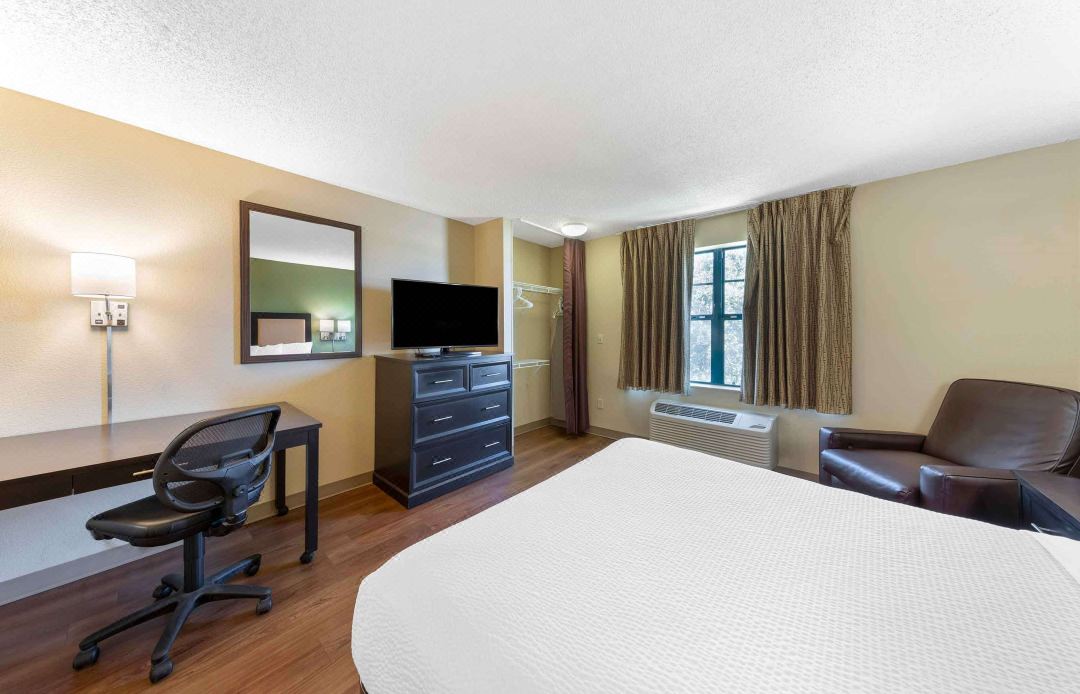 Extended Stay America Suites - Indianapolis - West 86th St