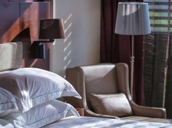 Sheraton Port Moresby Stanley Hotel & Suites Room Type - Deluxe Room, 1 King Bed