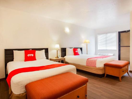 OYO Waterfront Hotel- Cape Coral Fort Myers, FL Room Type - Queen Room with Two Queen Beds