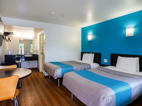 凡图拉市中心6号汽车旅馆