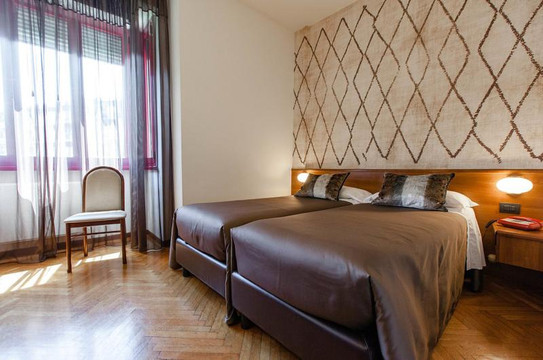 莫布尔公园酒店）