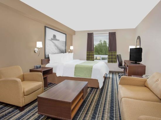 Super 8 by Wyndham Brandon MB Room Type - Business King Room