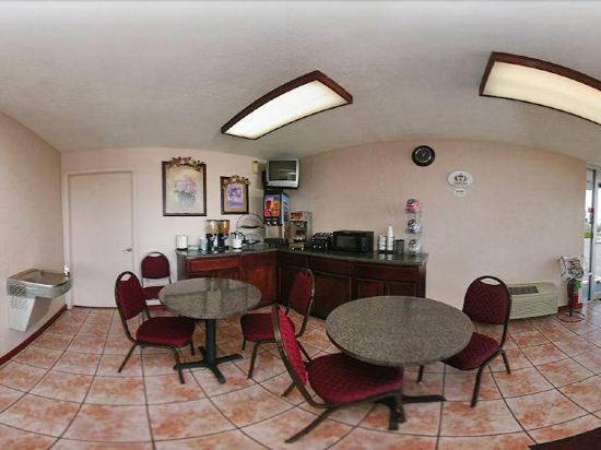 Super 8 by Wyndham Oklahoma Fairgrounds Room Type - Double Room with Two Double Beds - Smoking