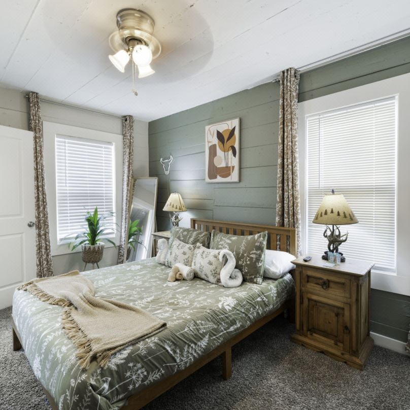 4 Queen Beds High Speed Wifi Private Parking