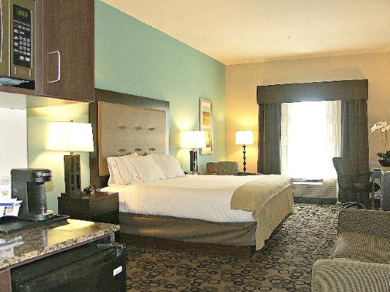 Holiday Inn Express Cleveland Northwest, an IHG Hotel Room Type - 2 Queen Beds Suite Mobil Access Tub