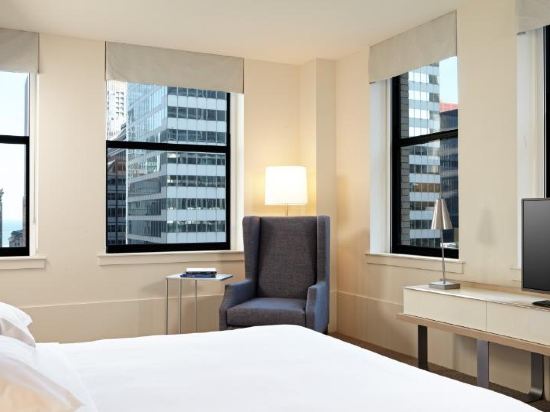 Hyatt Centric The Loop Chicago Room Type - Deluxe King Room