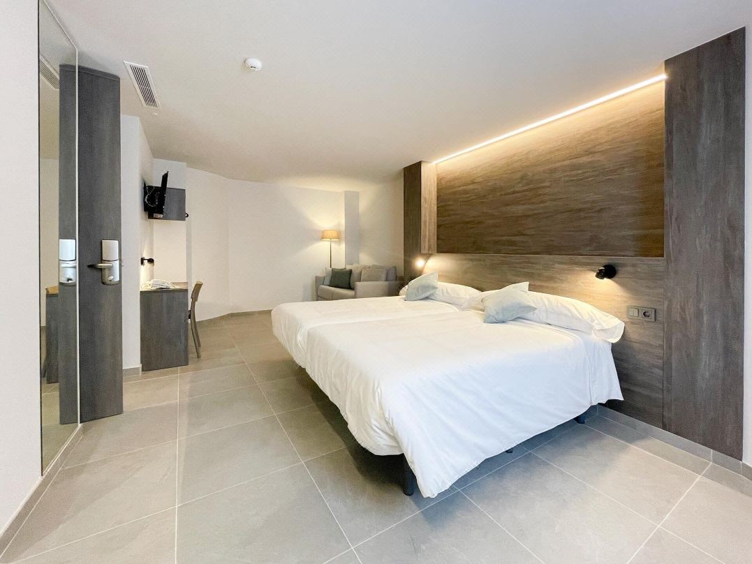 Hotel Quatre Llunes