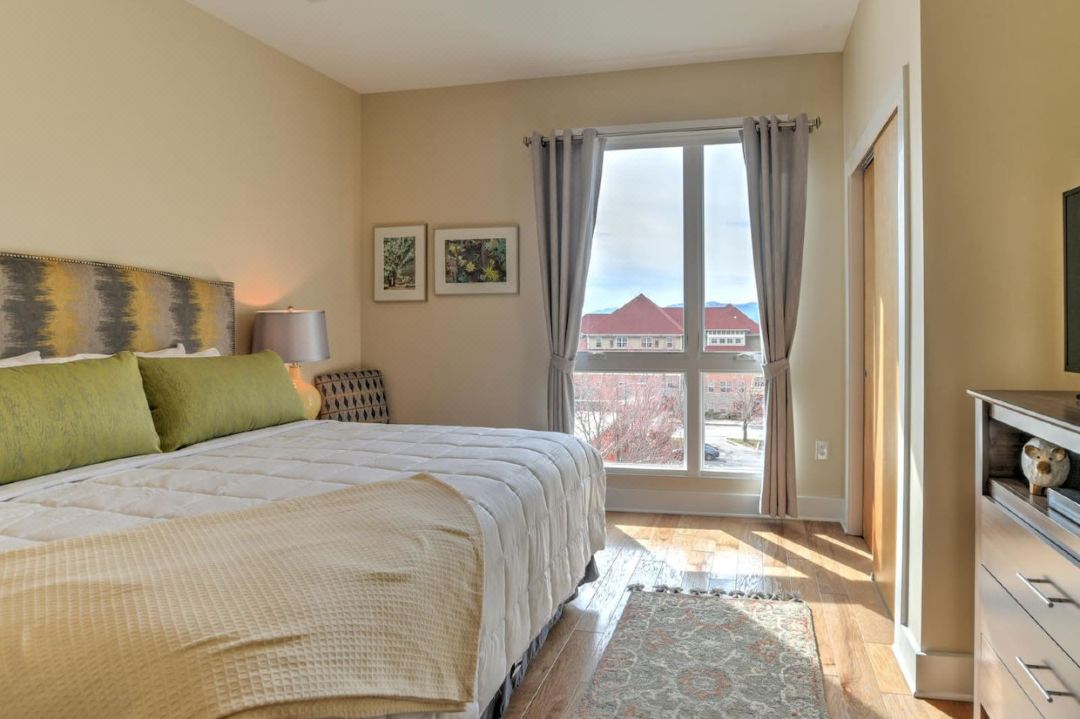 Charming Condo with Balcony and Parking - Modern City Oasis