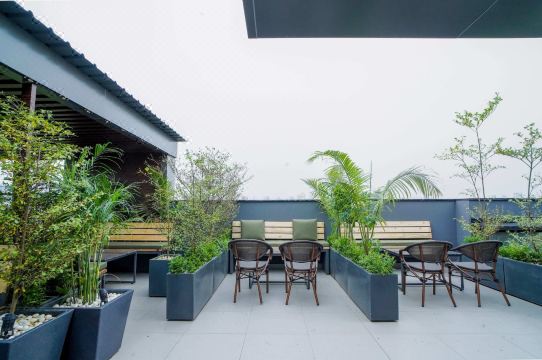 Saltstayz Select - Golf Course Road & Sector 57