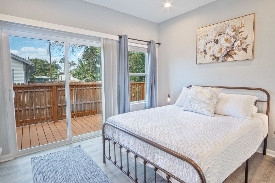 Lovely Charming 4BR2.5BA Near Downtowns Prime