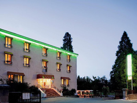 Joyeuse酒店住宿-Logis Hôtel les Cèdres