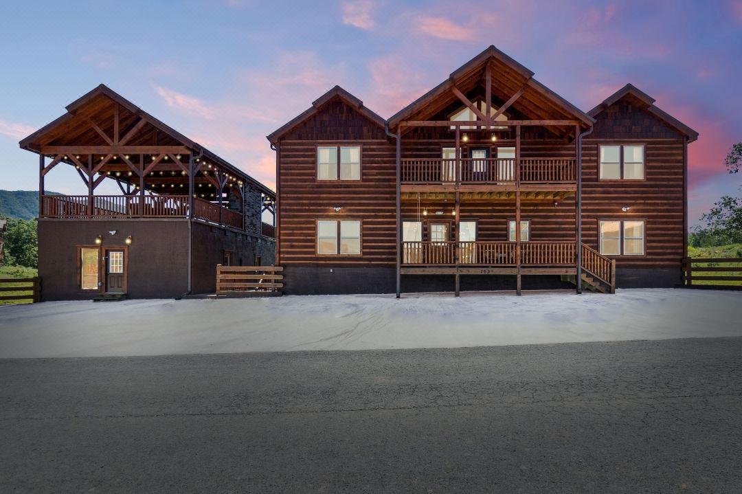 Splash Mountain Lodge 8 Bedroom Cabin