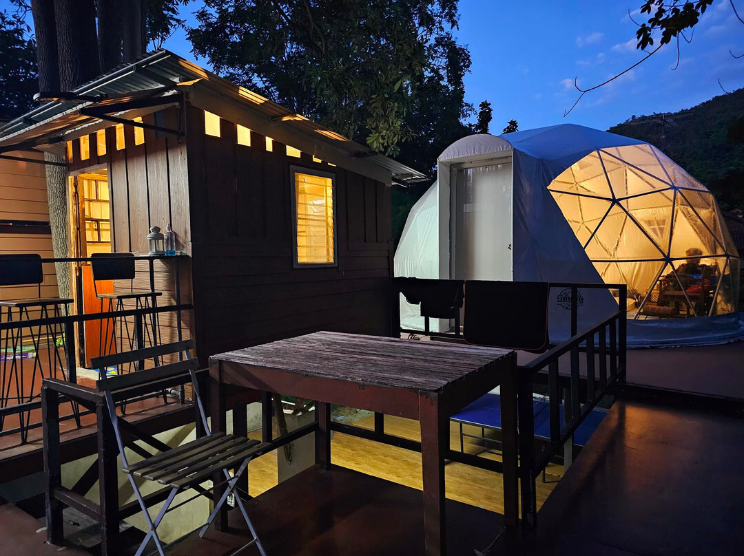 Dome & Treehouses for family 2 adults & 2 kids