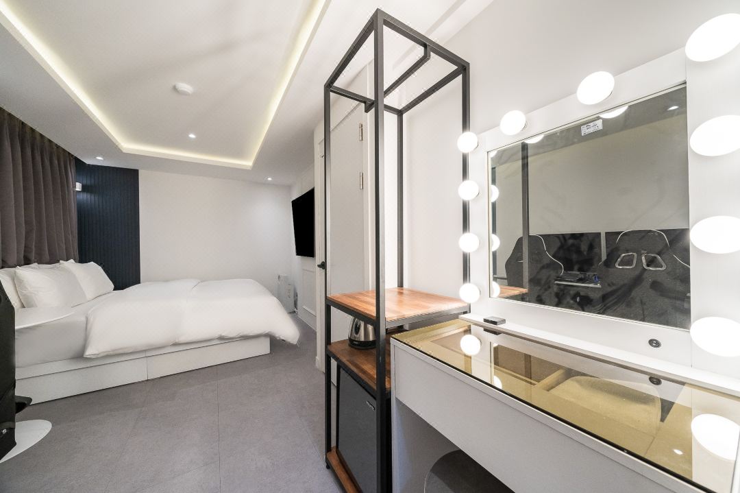 Hotel C-Line