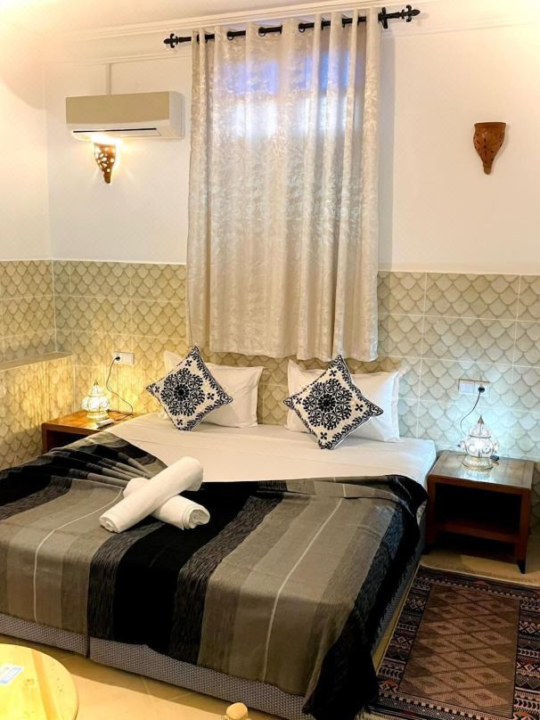 riad la joie