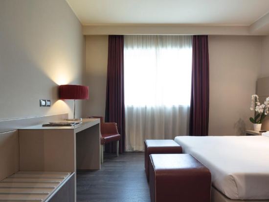 Smart Hotel Holiday Room Type - Room TWO BEDS