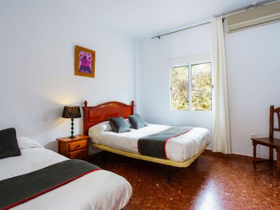 Hotel Las Errizas by Vivere Stays Room Type - Economy Triple Room Hotel Las Errizas by Vivere Stays Room Type - Economy Triple Room