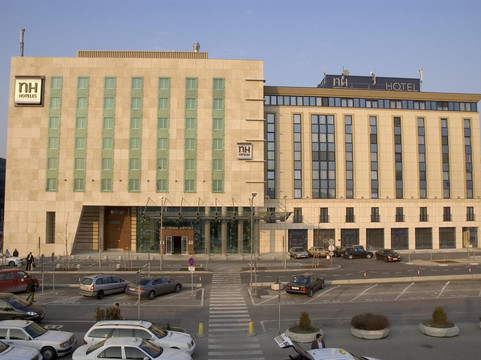 NH维也纳机场酒店主图