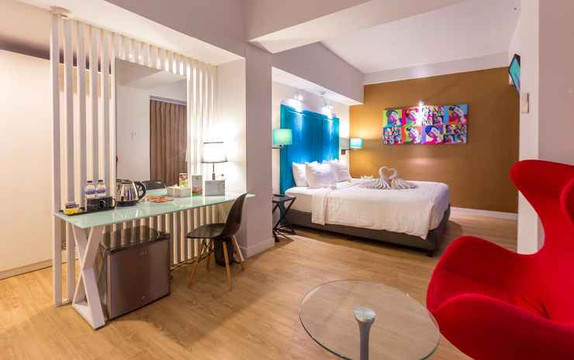 Idoop Hotel by Prasanthi