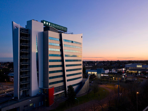 Cerro Maggiore酒店住宿-玛尔朋莎乌纳酒店