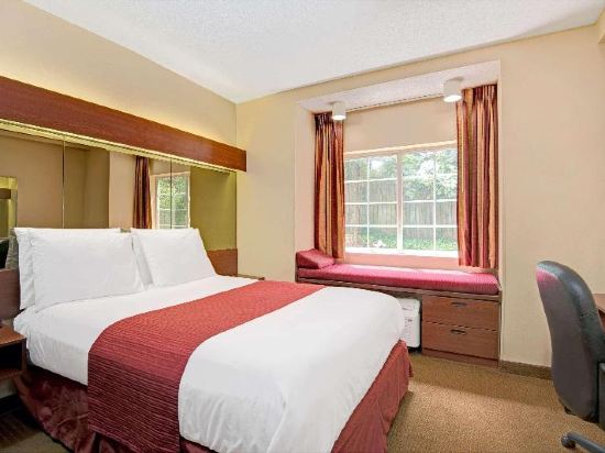 Microtel Inn & Suites by Wyndham Raleigh Room Type - Queen Room - Non-Smoking