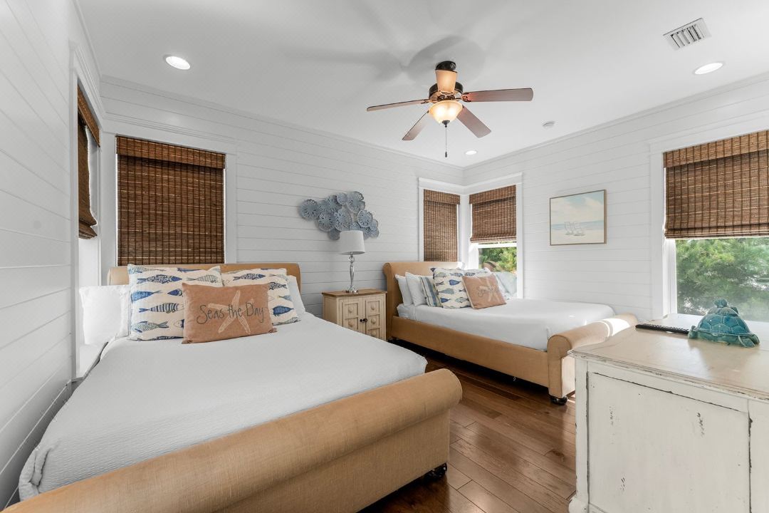 Prominence Flip Flop Inn