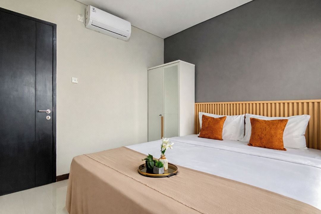 Clean Space And Well Located 2Br At Nifarro Park Apartment