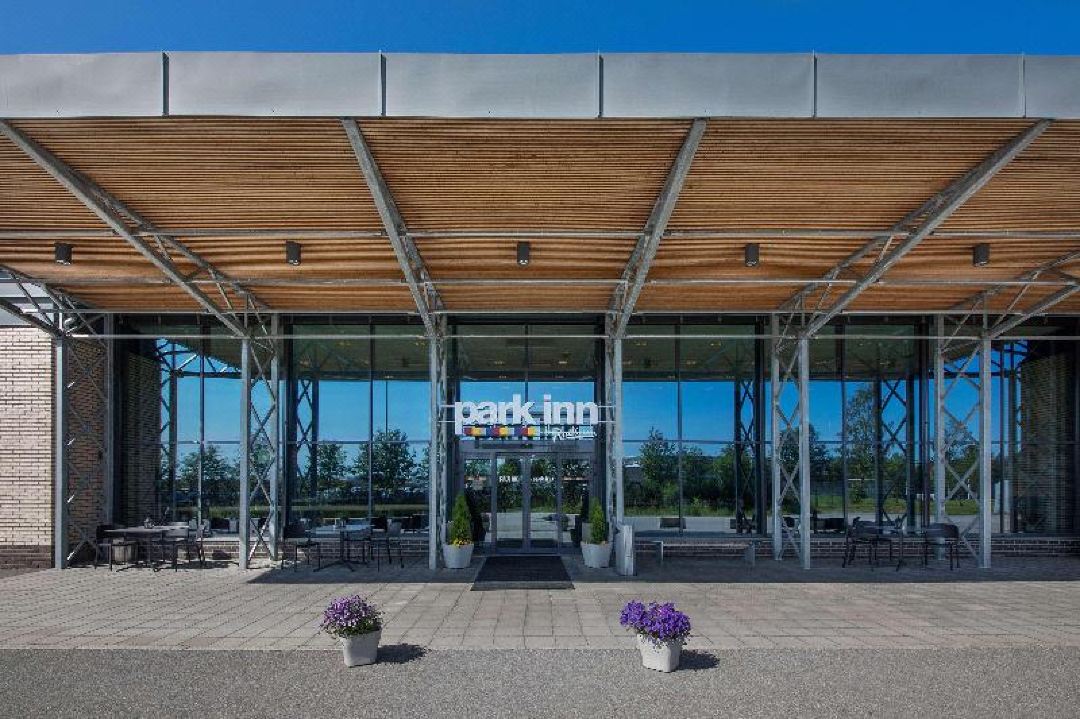 Park Inn by Radisson Oslo Airport Hotel West