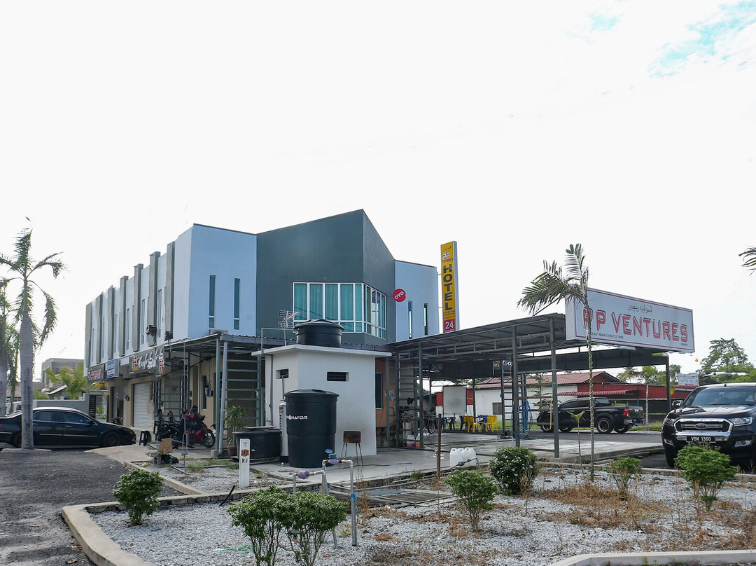 OYO 89859 Pp Traveller's Hotel