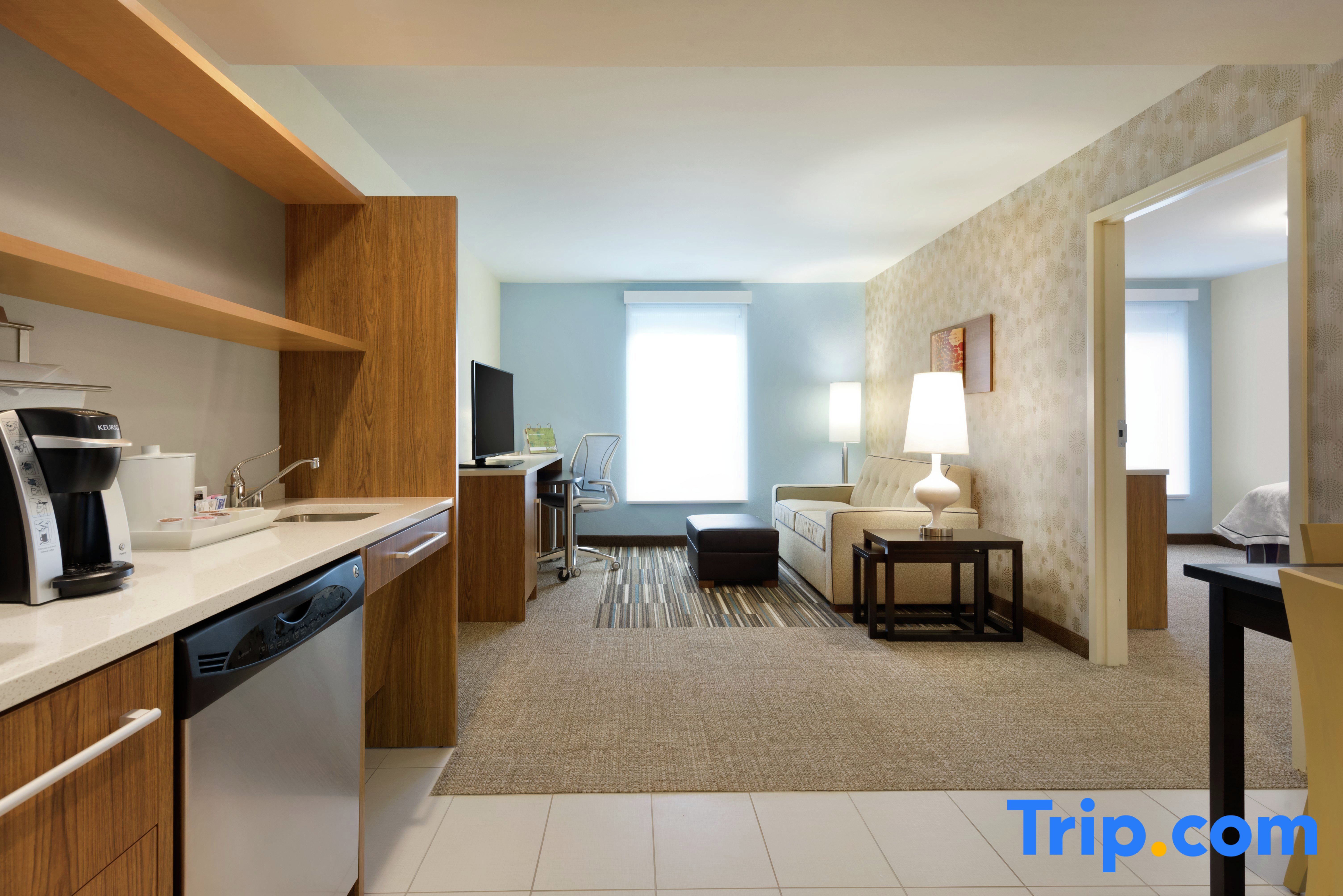Home2 Suites by Hilton - Milwaukee Airport