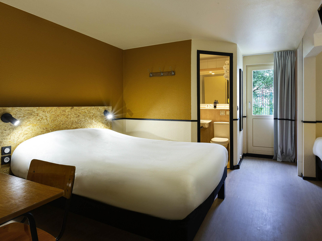 维勒纳夫拉加伦Greet酒店