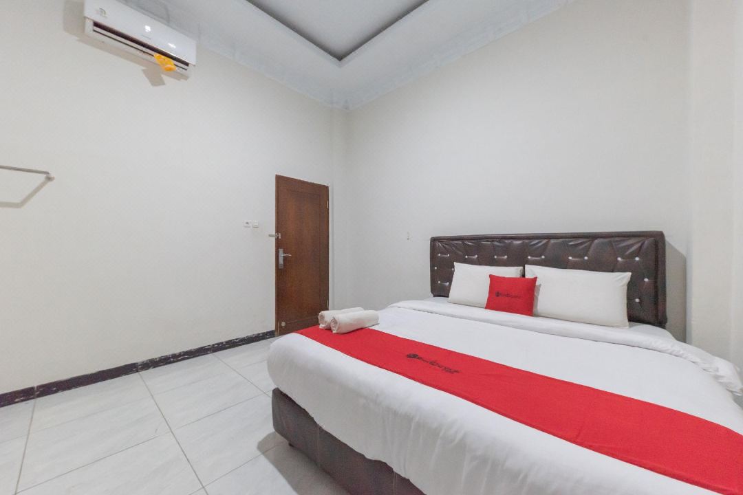 RedDoorz near CitraLand Gama City Medan