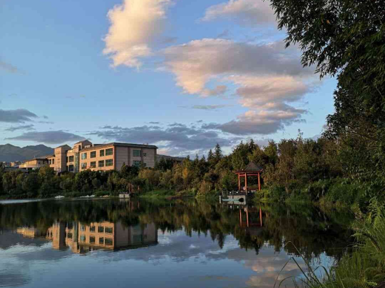 腾冲紫藤花园民宿