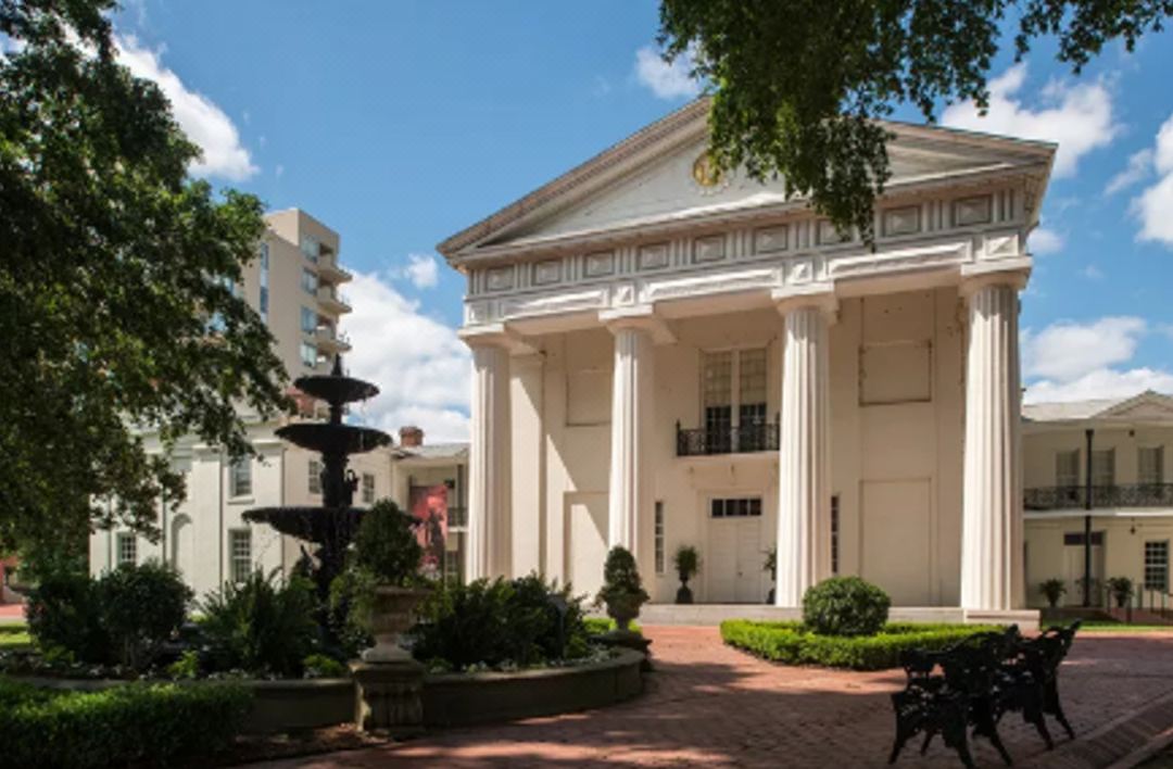 Modern Retreat - WiFi, Central Location, Stylish Decor