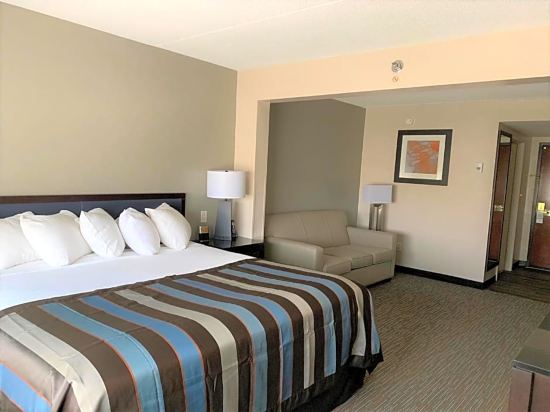Wingate by Wyndham - Wilmington Room Type - King Room with Sofa Bed - Non-Smoking