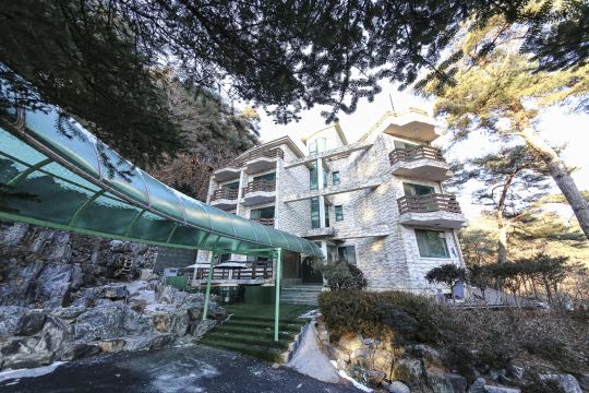 Jecheon Pentel House