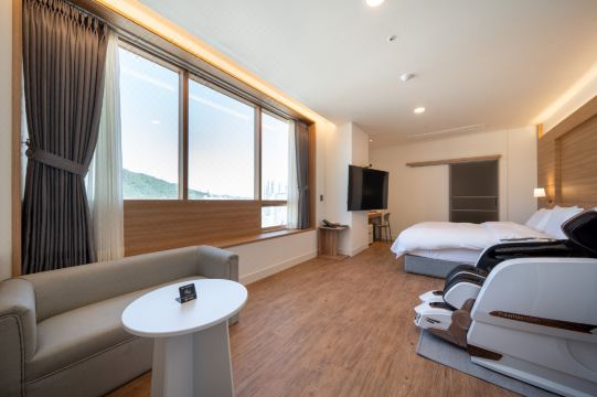 Changwon Masan Ive Hotel