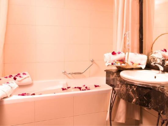 Le Zenith Hotel Room Type - Senior Suite