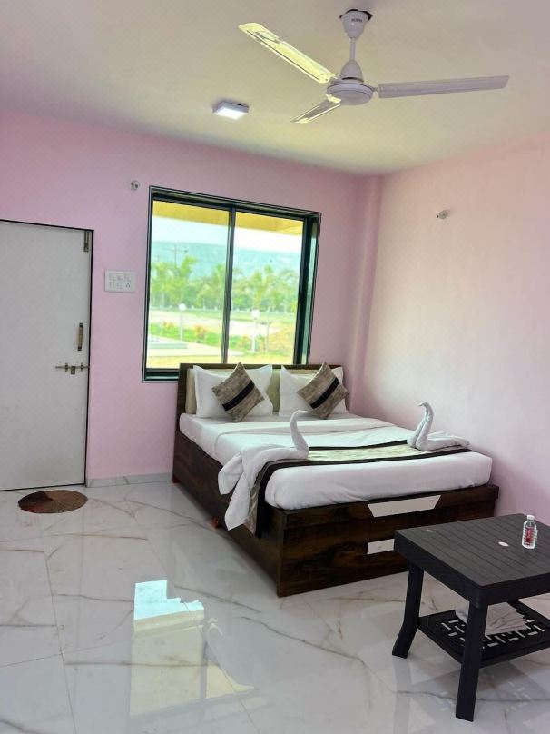 Redwings Resort