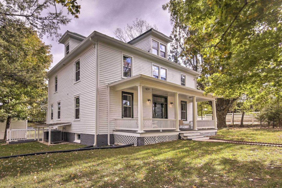 'Thomson Farm' Classic Home < 10 Mi to Vineyards!