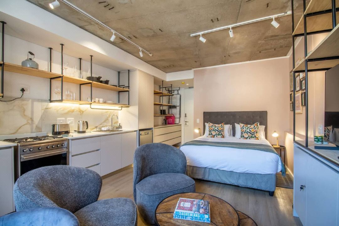 EIGHTY2onM 205 Studio