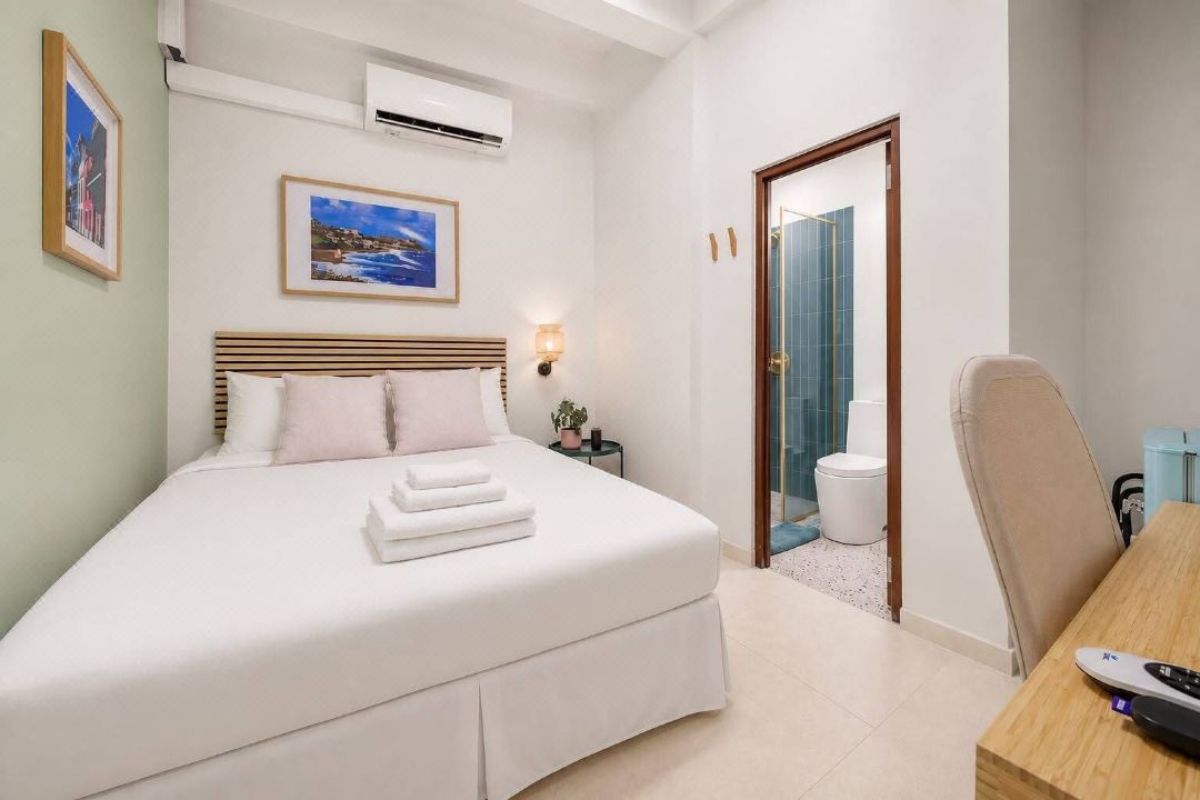 Room 9 Sleek & Serene Stay in San Juan