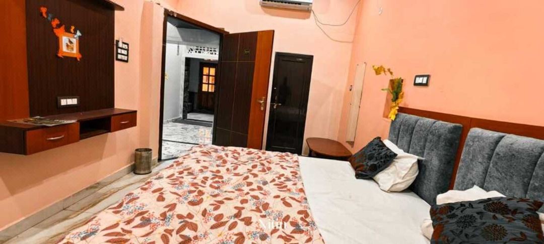 Rudraksha Kashi Inn by Grb