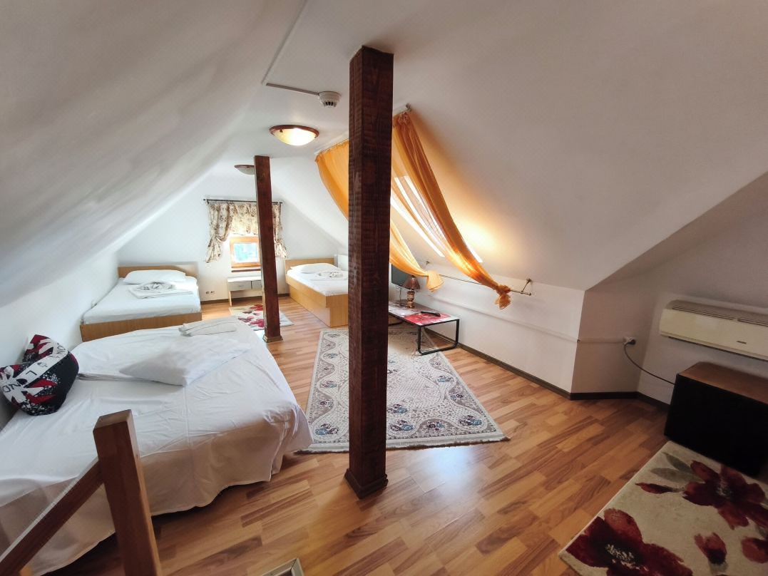 膳宿公寓Buon Gusto錫比烏 - 適合摩託車