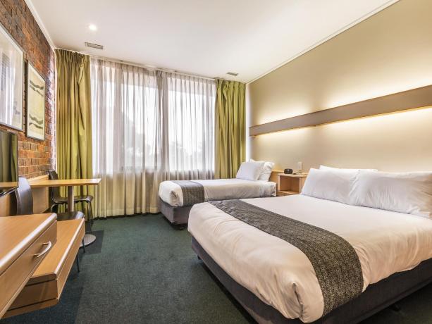 Nightcap at Millers Inn-官方