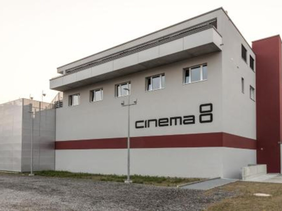 奇内马8号酒店
