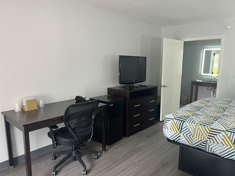 Motel 6 – 斯宾代尔, NC – 森林城