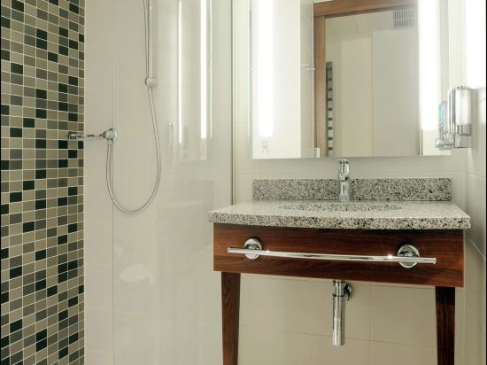 Hampton By Hilton Newcastle Room Type - Queen Room